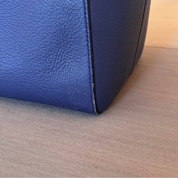 Givenchy Medium Blue Antigona - Picture 15 of 17